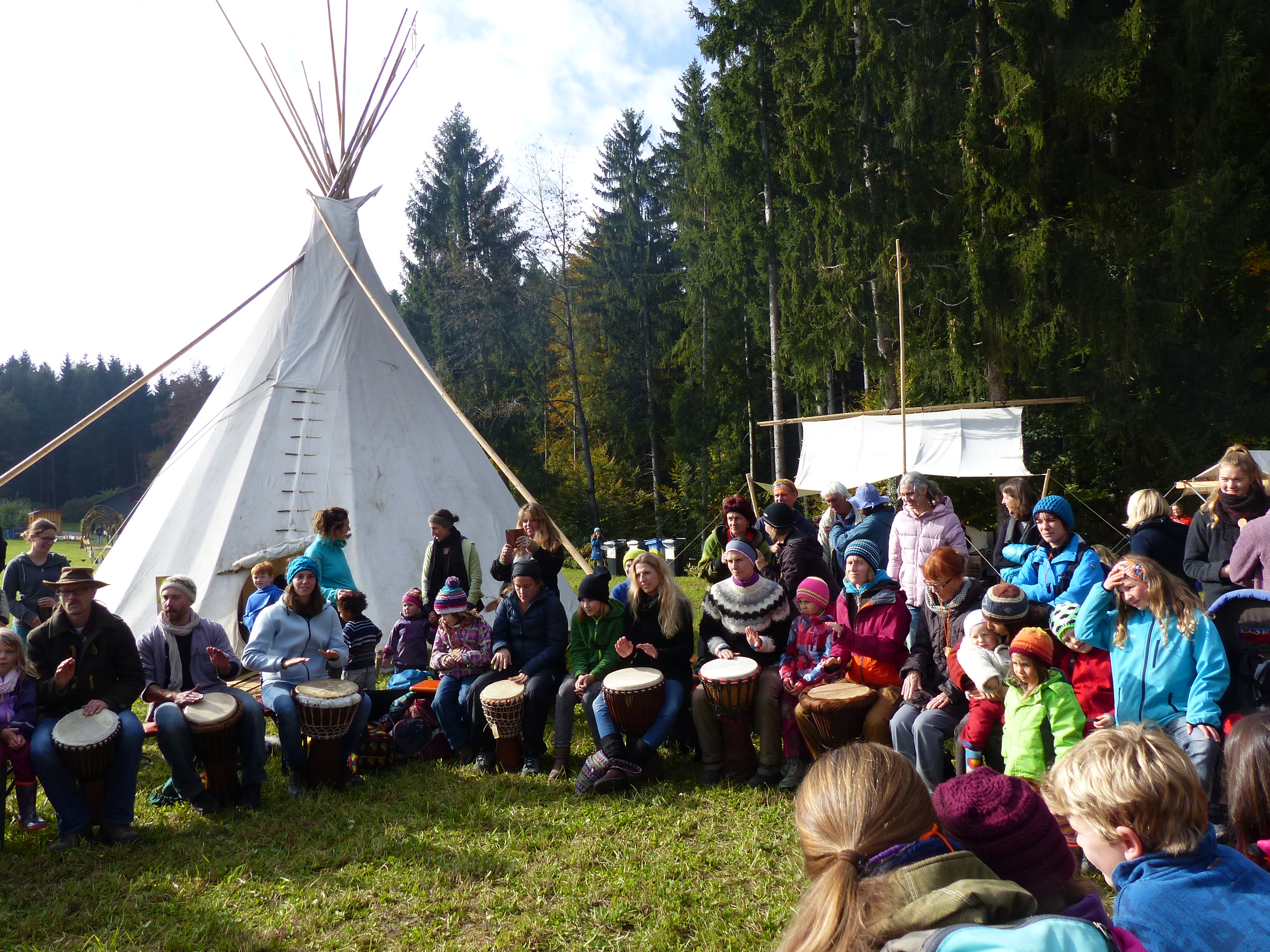 2016 feierte die Genossenschaft Feuervogel ihr 20-jähriges Bestehen auf der Forch beim Pfadiheim Wasberg. über 600 Gäste feierten mit ihnen. Beitrag zum Nachlesen