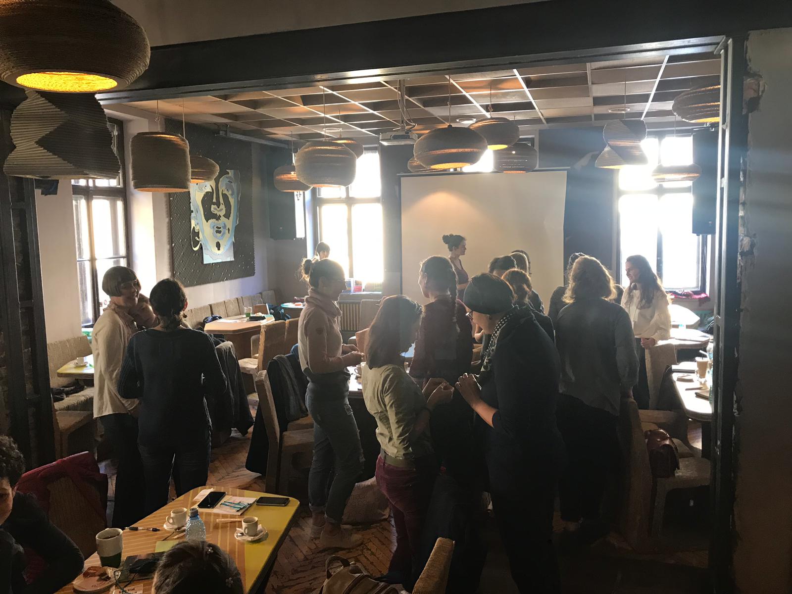 In dem Atelier Cafe in Cluj-Napoco, in dem sich sonst viele Studenten treffen, fand die Veranstaltung statt