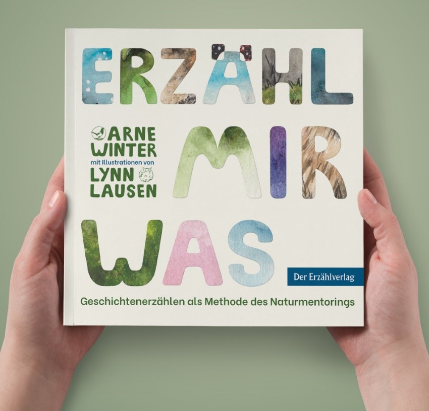 Buchcover von der Neuerscheinung “Erzähl mir was” erschienen am 14. Dezember 2020