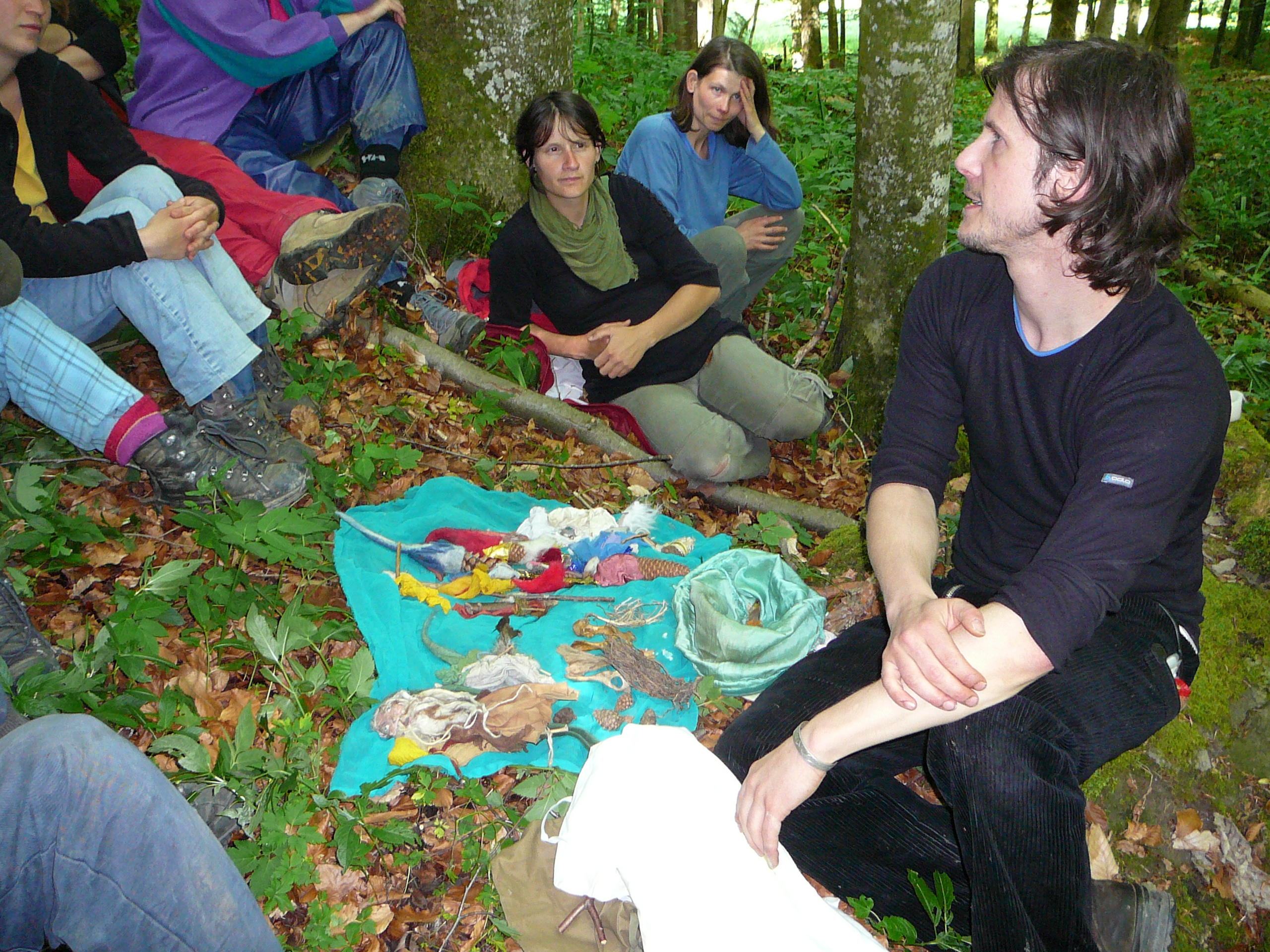 Marius Tschirky als Dozent in der Meisterschaft authentischer Naturpädagogik
