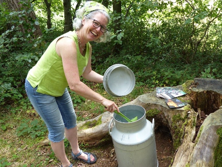 Janine Weber, Fachgruppe «Kind und Natur» bei ERBINAT/ Leiterin Fachbereich Wald bei IG Spielgruppen Bildung GmbH/ Kontakt: janine.weber@erbinat.ch