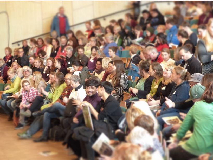 The 370 participants gathered in the auditorium of the Rudolf Steiner School Kreuzberg at the congress in Berlin.