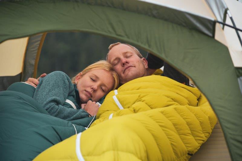 Grüezi Bag füllt seine Biopd-Serie zusätzlich mit Wolle. Die Almwolle  reguliert die Feuchtigkeit im Schlafsack und wärmt zusätzlich.