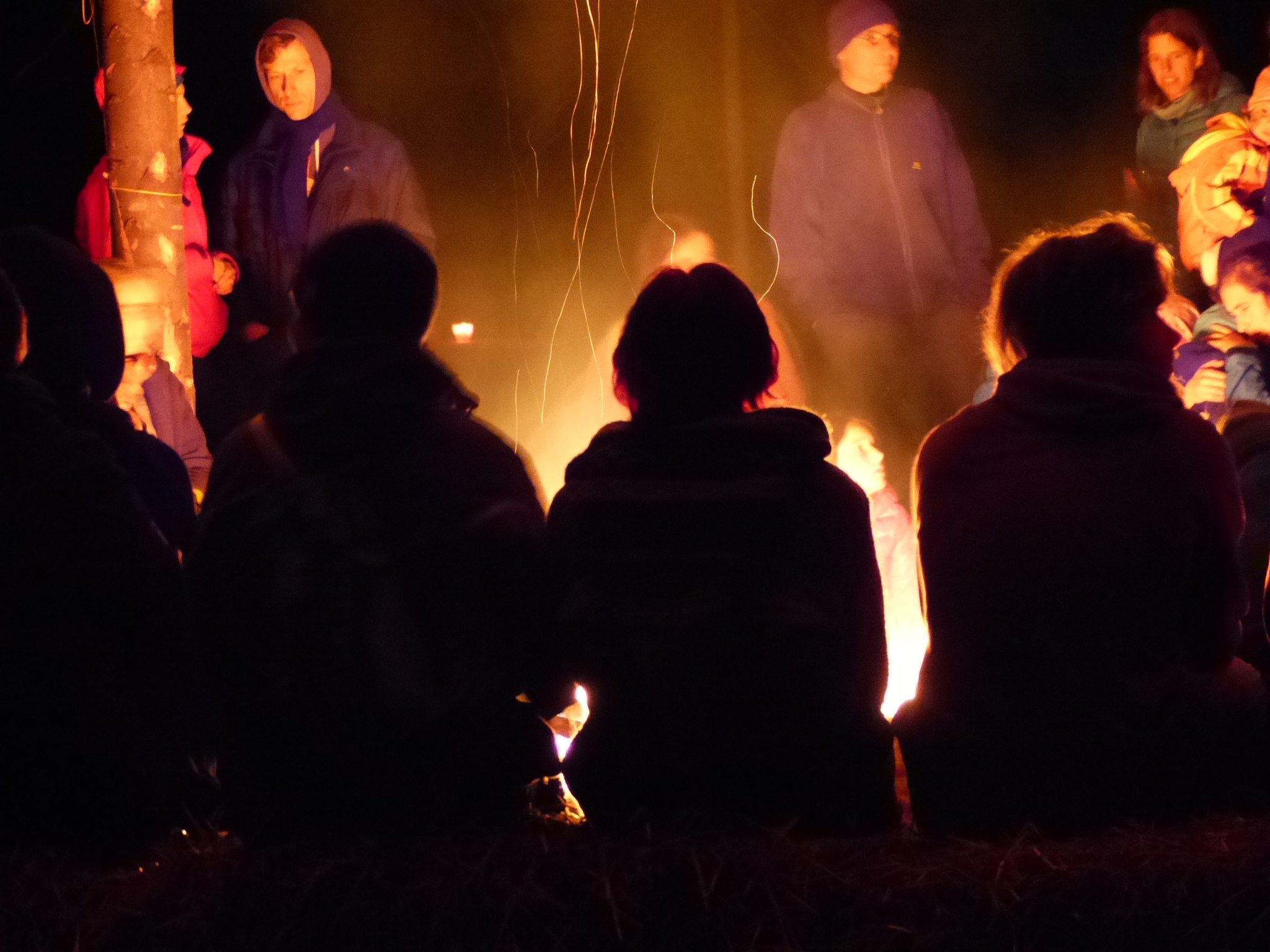 Marion: Ja das Fest war ganz ganz toll, so richtig Feuervogel. Ich finde es schon beeindruckend, wie der Feuervogel seine Werte und Überzeugungen seit so langer Zeit beibehält. Nebst aller Veränderung, aber der Kern, das Herz, da bleibt er sich treu.